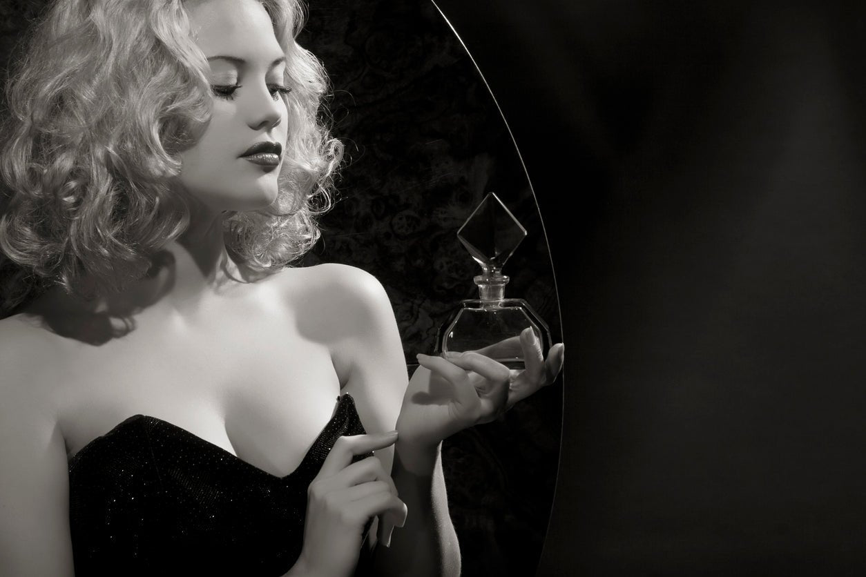 Parfum Femme Tendance 2024 : Un voyage olfactif au cœur de la création et de l'élégance - Maison des fragrances