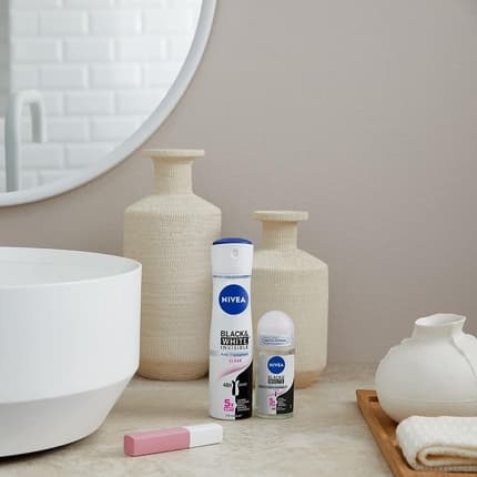 Nivea Black &amp; White Invisible Clear Deodorant 150mL Unisex