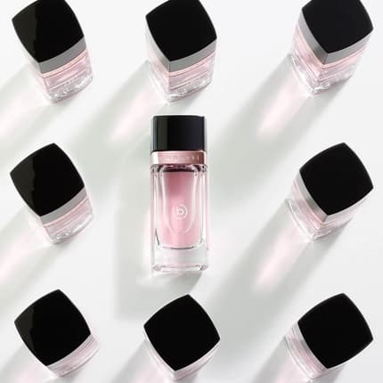 Bugatti Eleganza - Sensual Perfume for All Ages and Occasions - Elegant Combination of Strawberry, Blackcurrant, Iris & Vanilla - Fruity, Powdery & Warm Eau de Parfum (EDP) Femme 60ml