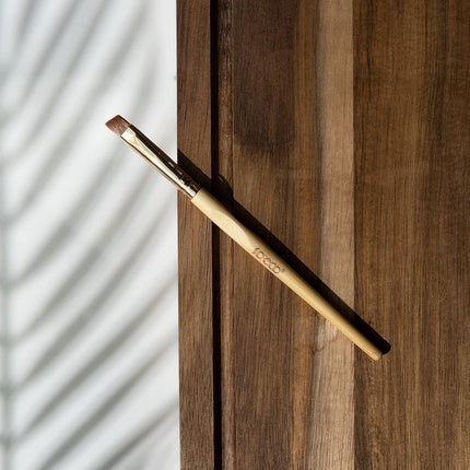 So Eco Angled Eyeliner Brush