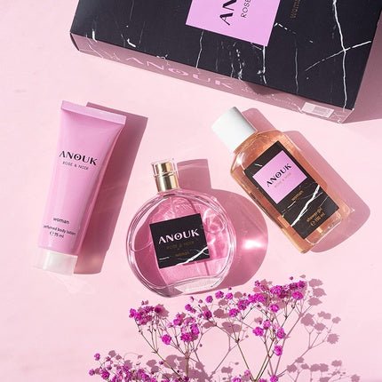 Anouk Rose & Noir Gift Set Femme - Eau De Toilette 100ml Body Lotion 75ml Gel Bath 100ml - Maison des fragrances