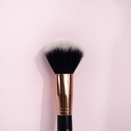Brushworks Blush Brush Black and Gold 1 Count - Maison des fragrances