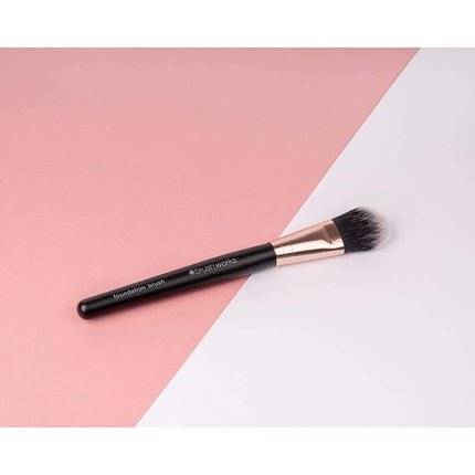 Brushworks Foundation Brush - Maison des fragrances