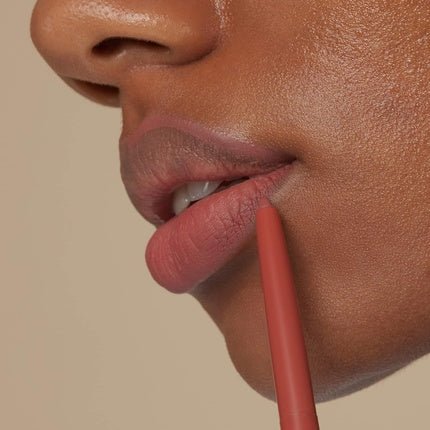 By Terry Hyaluronic Lip Liner Pencil Defines the Lips Creamy Hydrating Formula Intensely Pigmented Long - lasting Coverage Vegan Love Affair 0.05oz - Maison des fragrances