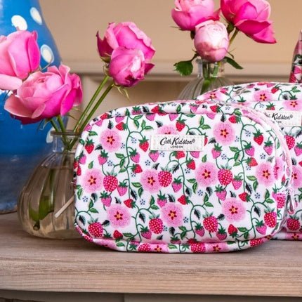 Cath Kidston Wash Bag Strawberry Small Make Up Bag with Mirror - Maison des fragrances