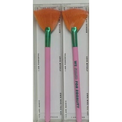Catrice Highlighter Brush Who I Am C01 We Stand For Equality - Maison des fragrances