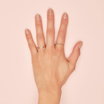 Deborah Milano Professional Semi - Permanent Gel Nail Polish Number 03 Nude Beige Plumping Effect Long Lasting 4.5ml Beige - Maison des fragrances