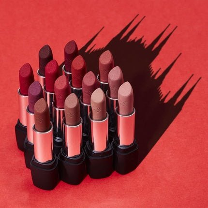 Deborah Milano Red Mat Matte Lipstick with Collagen and Hyaluronic Acid 35 Wine Nourishing and Softening Effect Intense and Long Lips 4.5g - Maison des fragrances