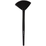 e.l.f. Fan Brush Vegan Makeup Tool for Highlighter and Soft Contours Shape and Define Wet or Dry Use - Maison des fragrances