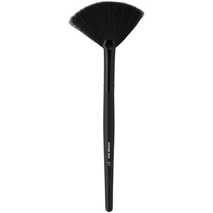 e.l.f. Fan Brush Vegan Makeup Tool for Highlighter and Soft Contours Shape and Define Wet or Dry Use - Maison des fragrances