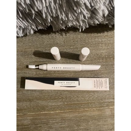 FENTY BEAUTY by Rihanna Brow MVP Sculpting Wax Pencil Universal - Maison des fragrances
