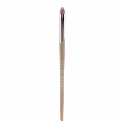 Fenty Beauty by Rihanna Precise Definition Eyeshadow Brush 220 - Maison des fragrances