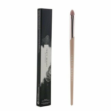 Fenty Beauty by Rihanna Precise Definition Eyeshadow Brush 220 - Maison des fragrances