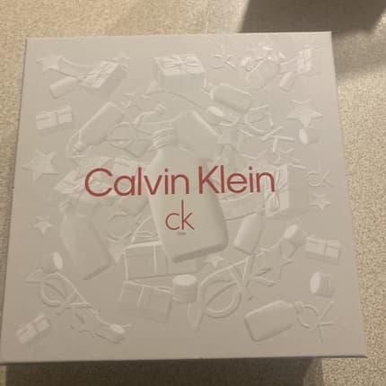 Calvin Klein One 2022 - Gift Set With And Shower Gel Eau de Toilette 50ml Unisexe