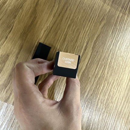 HUDA BEAUTY Fauxfilter Skin Finish Foundation Stick 220N Custard Authentic - Maison des fragrances