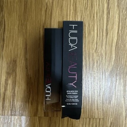 HUDA BEAUTY Fauxfilter Skin Finish Foundation Stick 220N Custard Authentic - Maison des fragrances