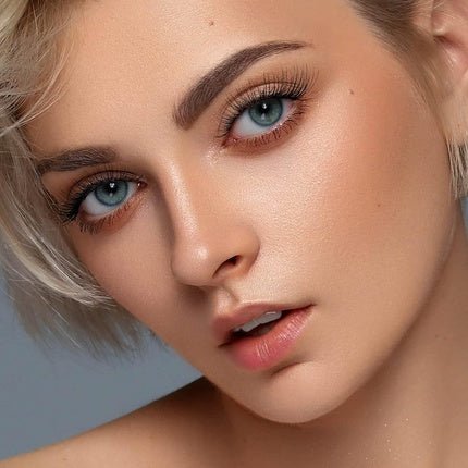 KISS Blooming Lash Fake Eyelashes Style 'Lily' with Tapered End Technology and Multi - Angle Technology - Maison des fragrances
