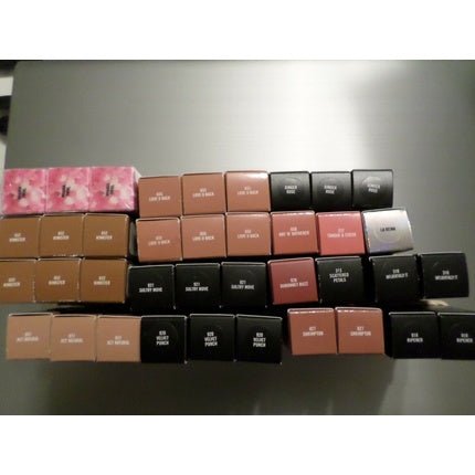 MAC Matt and Retro Matt Lipstick Full Size 3g/0.1oz - Maison des fragrances