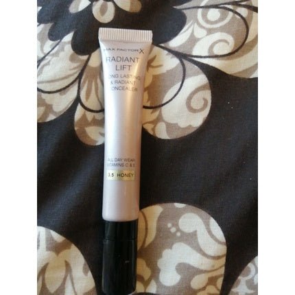 Max Factor Radiant Lift Long Lasting and Radiant Concealer 3.5 Honey - Maison des fragrances