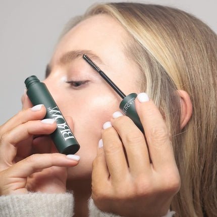 Natucain Brow Serum for Thicker Eyebrows 6.2ml - Maison des fragrances