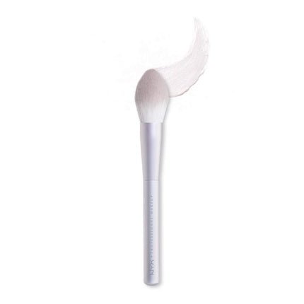 NYX Professional Makeup Holographic Halo Sculpting Highlighting Brush - Maison des fragrances