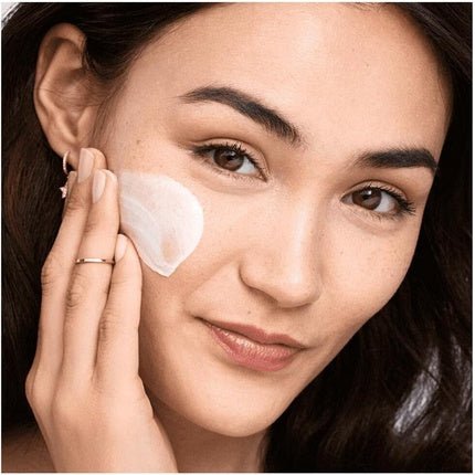 Olay Regenerist Glow Hydrating Primer and Day Cream for Radiant Skin 50ml - Maison des fragrances