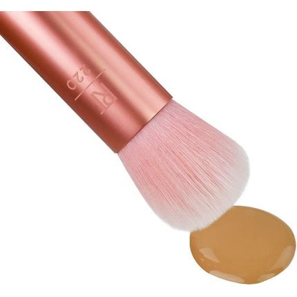 Real Techniques Light Layer Face Brush for Foundation and Powder - Maison des fragrances