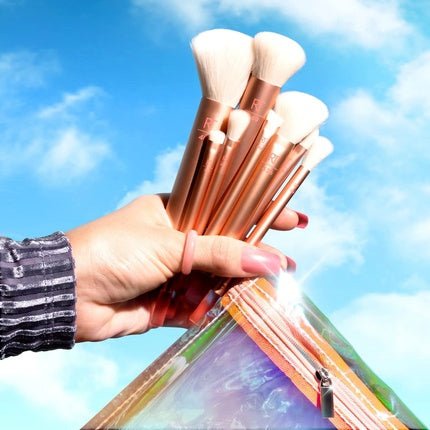 Real Techniques The Wanderer Makeup Brush Set Premium and Professional Soft Bristles for Foundations Powders Concealers 9 - Piece Set Gold - Maison des fragrances