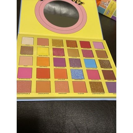 Revolution Beauty Looney Tunes Large Shadow Palette with Brush Set - Maison des fragrances