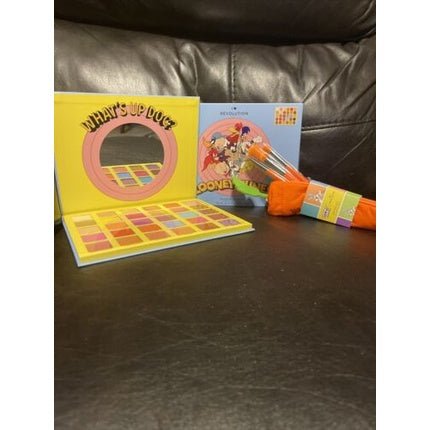 Revolution Beauty Looney Tunes Large Shadow Palette with Brush Set - Maison des fragrances
