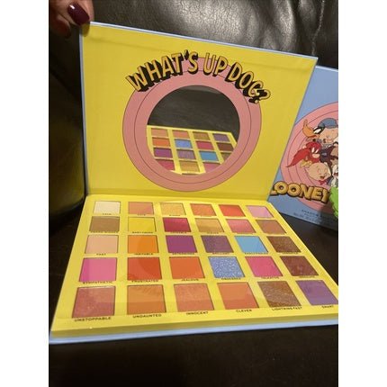 Revolution Beauty Looney Tunes Large Shadow Palette with Brush Set - Maison des fragrances