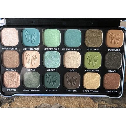 Revolution Forever Flawless Avetirine 18 Eyeshadow Palette - Maison des fragrances