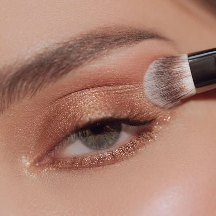 ROEN All - Over Eyeshadow Brush Vegan Cruelty - Free Clean Makeup 1 Count 1.0 - Maison des fragrances
