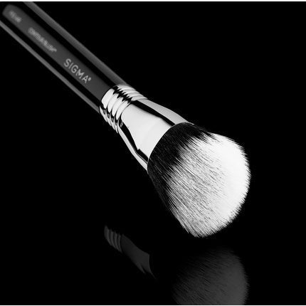 Sigma Beauty F53 Air Contour/Blush Makeup and Skincare Brush - Duo Fiber Softly Angled Kabuki Brush - Vegan, Hypoallergenic, Synthetic - Maison des fragrances