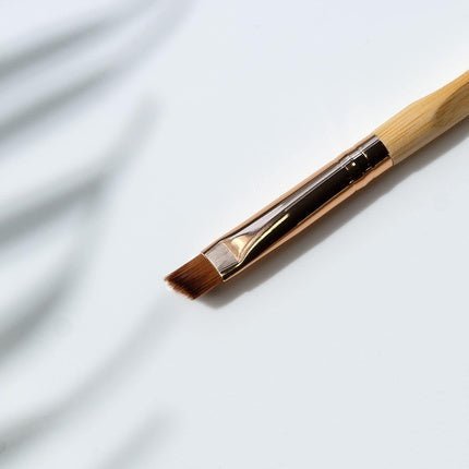 So Eco Angled Eyeliner Brush - Maison des fragrances