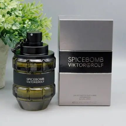 Spicebomb par Viktor & Rolf Homme 3.04 Oz - Eau De Toilette Spray - Maison des fragrances