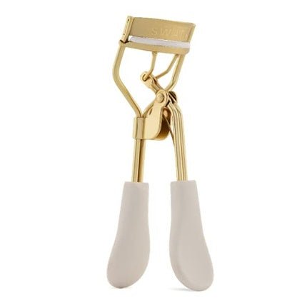 Swati Cosmetics Eyelash Curler with Soft Silicone Pads and Stainless Steel Handles - Maison des fragrances