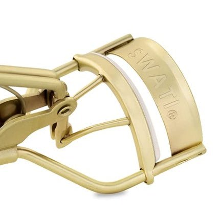 Swati Cosmetics Eyelash Curler with Soft Silicone Pads and Stainless Steel Handles - Maison des fragrances