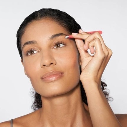 Tweezerman Slant Tip Eyebrow Tweezer Stainless Steel Geranium - Maison des fragrances