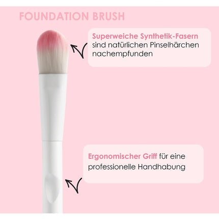 Wet 'N' Wild Foundation Brush Dense Flat Brush for a Streak - Free Finish - Maison des fragrances